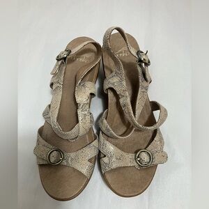 dansko 40 (10) sandals‎ strap Wedge Heel Tan Leather Upper Casual Summer